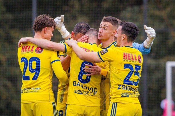 Na snímke hráči FC Košice Matúš Kira, Šimon Sabolčík, Marek Zsigmund, Dávid Gallovič a Dominik Kružliak.