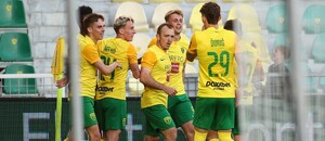 Gólová radosť hráčov MŠK Žilina na Štadióne pod Dubňom v rámci slovenskej najvyššej futbalovej súťaže v sezóne 2024/2025
