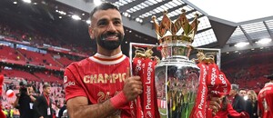 Mohamed Salah s trofejou pre víťaza Premier League.
