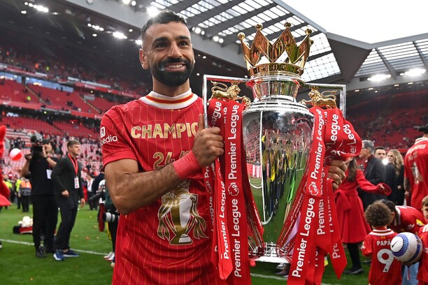 Mohamed Salah s trofejou pre víťaza Premier League.