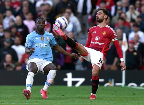 Jeremy Doku (Man City) a Bruno Fernandes (Man United).