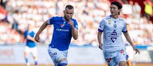 Útočník Ostravy Erik Prekop (vľavo) a obranca Austrie Lee Kang-hee v prvom zápase FC Baník Ostrava vs. Austria Viedeň v rámci 3. predkola Konferenčnej ligy UEFA 2025/2026