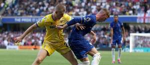 Súboj stredopoliarov Cole Palmera (vpravo) a Adama Whartona v zápase Chelsea FC vs. Crystal Palace na Stamford Bridge v 3. kole Premier League 2024/25 Súboj stredopoliarov Cole Palmera (vpravo) a Adama Whartona v zápase Chelsea FC vs. Crystal Palace na Stamford Bridge v 3. kole Premier League 2024/25