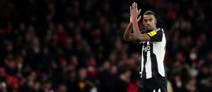 Alexander Isak sa stane novým hráčom Liverpoolu za rekordnú sumu. Alexander Isak sa stane novým hráčom Liverpoolu za rekordnú sumu.