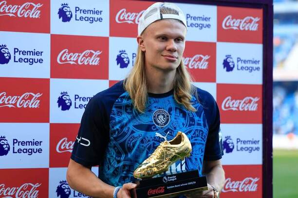 Erling Haaland s ocenením Zlatá kopačka.
