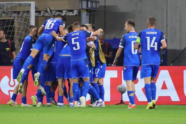 Radosť slovenských futbalistov po vsietení druhého gólu do siete Nemecka v zápase 1. hracieho dňa v A-skupine kvalifikácie MS vo futbale 2026