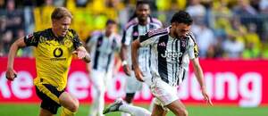 Záložník Juventusu João Mário (vpravo) a obranca Dortmundu Daniel Svensson (vľavo) počas augustového prípravného zápasu Borussia Dortmund vs. Juventus FC