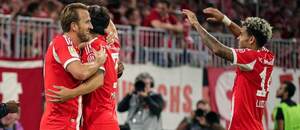 Gólová radosť hráčov Bayernu Mníchov, zľava: Harry Kane, Min-Jae Kim a Luis Díaz