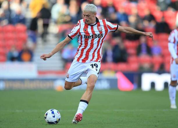 Tomáš Rigo počas svojho debutu za Stoke City.