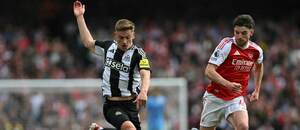 Harvey Barnes (Newcastle) a Declan Rice (Arsenal) Harvey Barnes (Newcastle) a Declan Rice (Arsenal)