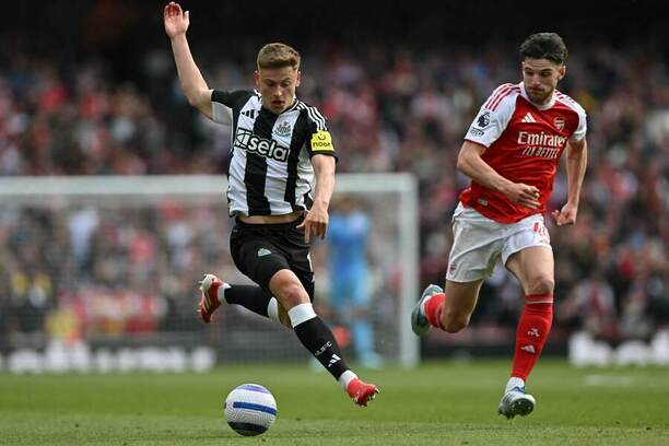 Harvey Barnes (Newcastle) a Declan Rice (Arsenal)