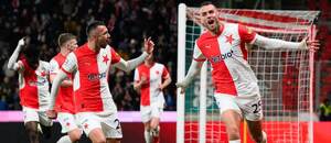 Tomáš Chorý a Ivan Schranz oslavujú gól v drese Slavie Praha
