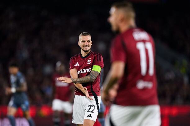Bude sa dnes kapitán Sparty Praha Lukáš Haraslín so spoluhráčmi tešiť z víťazstva nad Shamrock Rovers v 1. kole Konferenčnej ligy 2025/2026?