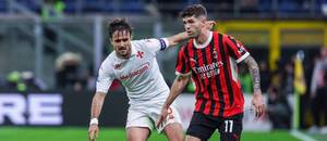 Útočník AC Miláno Christian Pulišić (vpravo) a obranca Fiorentiny Luca Ranieri počas zápasu AC Miláno vs. ACF Fiorentina v aprílovom 31. kole Serie A 2024/2025 Útočník AC Miláno Christian Pulišić (vpravo) a obranca Fiorentiny Luca Ranieri počas zápasu AC Miláno vs. ACF Fiorentina v aprílovom 31. kole Serie A 2024/2025