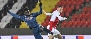 Bukayo Saka (Arsenal) a Jan Bořil (Slavia)