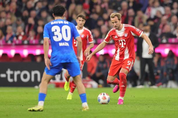 S loptou útočník Bayernu Mníchov Harry Kane v sezóne 2025/2026