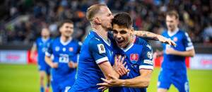 Radosť slovenských futbalistov po góle proti Luxembursku.