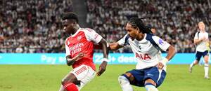 Bukayo Saka (Arsenal) a Djed Spence (Tottenham)