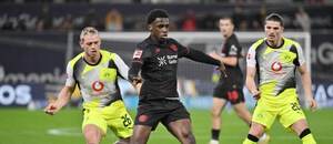 Ernest Poku (Leverkusen), Julian Ryerson a Marcel Sabitzer (obaja BVB)