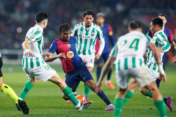 Lamine Yamal v zápase s Betisom.