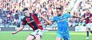 Lewis Ferguson (Bologna) a Stanislav Lobotka (Neapol)