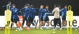 Futbalisti ŠK Slovan Bratislava počas rozcvičky pred jedným zo zápasov Konferenčnej ligy UEFA 2025/26