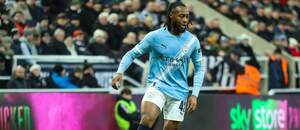 Antoine Semenyo počas debutu v Manchestri City.