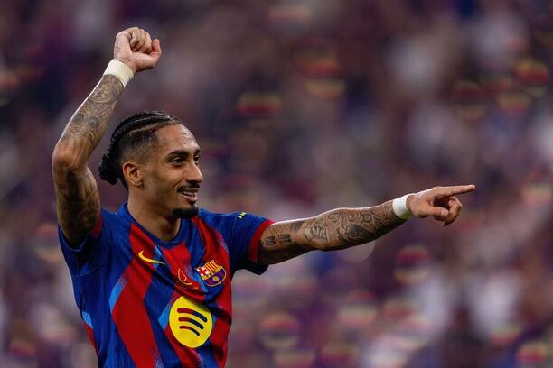 Raphinha oslavuje gól do&nbsp;siete Realu Madrid.