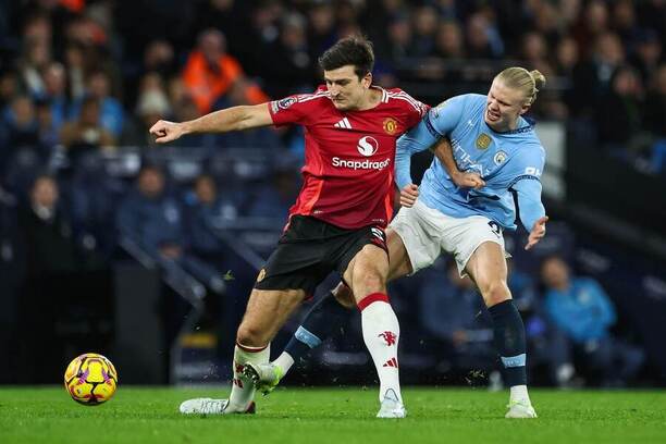 Harry Maguire (Man United) a Erling Haaland (Man City)
