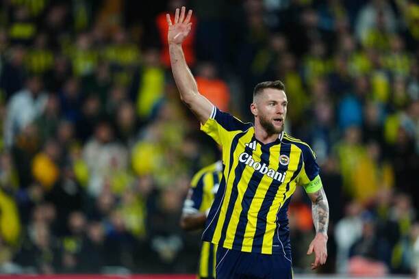 Milan Škriniar v&nbsp;drese Fenerbahçe.