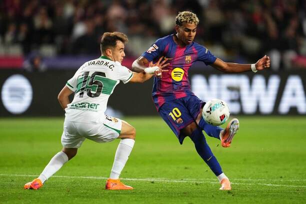 Álvaro Núñez (Elche) a&nbsp;Lamine Yamal (Barcelona)