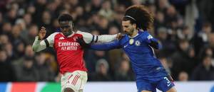 Bukayo Saka (Arsenal) a Marc Cucurella (Chelsea)
