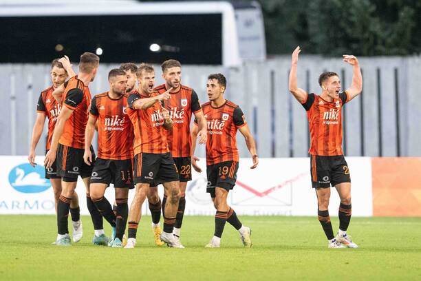 Gólová radosť útočníka Ružomberka Jana Hladíka (v strede) a jeho spoluhráčov