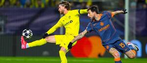 Zľava útočník Bodo/Glimt Kasper Hogh a obranca Interu Francesco Acerbi počas prvého zápasu FK Bodo/Glimt vs. Inter Miláno v rámci predkola osemfinále Ligy majstrov 2025/2026