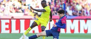 Zľava krídelník Villarrealu Nicolas Pépé a obranca Barcelony Pau Cubarsí počas zápasu FC Barcelona vs. Villarreal CF v 37. kole španielskej La Ligy 2024/25