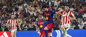 Ferran Torres (Barcelona) útočí na bránku Bilbaa.