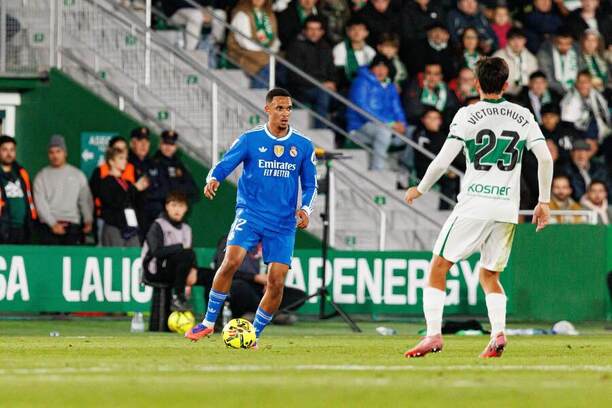 Victor Chust (Elche) a&nbsp;Trent Alexander-Arnold (Real Madrid)