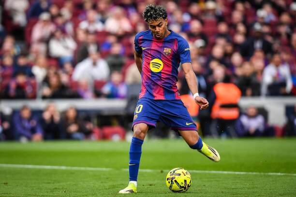 Pravý krídelník Barcelony Lamine Yamal počas posledného domáceho ligového zápasu proti Villarrealu