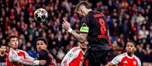 Gólová hlavička záložníka Leverkusenu Roberta Andricha v prvom osemfinálovom zápase Bayer 04 Leverkusen vs. Arsenal FC v Lige majstrov 2025/26