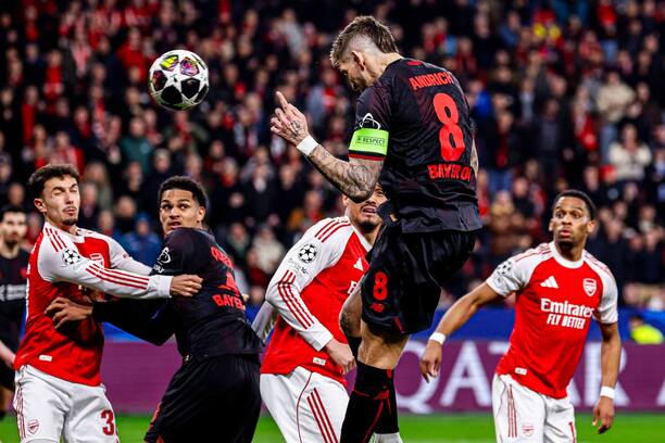 Gólová hlavička záložníka Leverkusenu Roberta Andricha v prvom osemfinálovom zápase Bayer 04 Leverkusen vs. Arsenal FC v Lige majstrov 2025/26