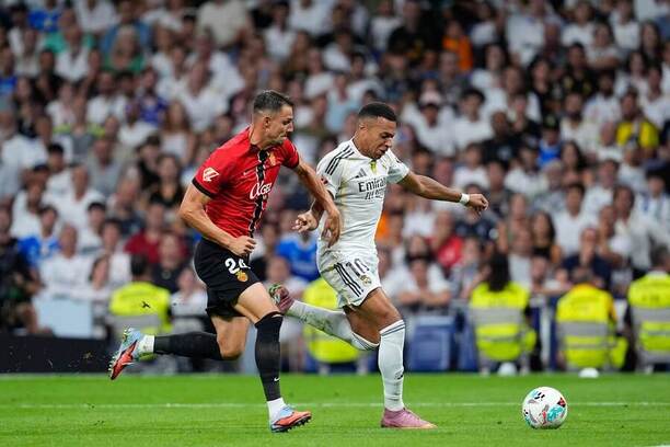 Martin Valjent (Mallorca) vs. Kylian Mbappé (Real Madrid).