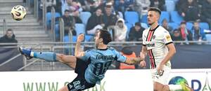 Andraž Šporar (Slovan) a Filip Twardzik (Trnava)