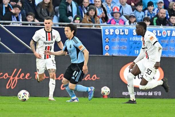 Slovan vs. Trnava, pri lopte Daiki Matsuoka