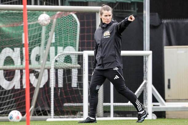 Marie-Louise Eta počas tréningu Unionu Berlín.