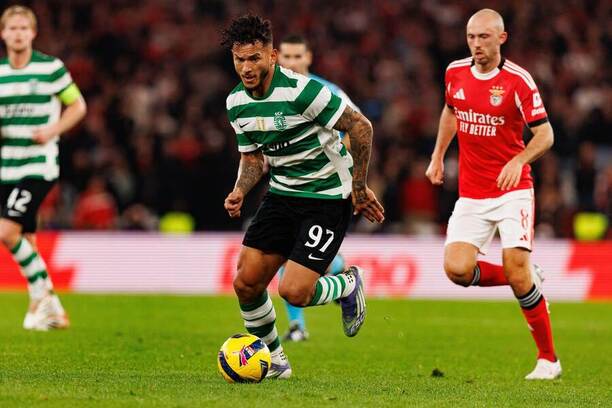 Benfica vs. Sporting. Pri lopte Luis Suarez.
