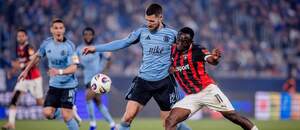 Slovan vs. Trnava. Na fotke Kenan Bajrić (Slovan) a Philip Azango (Trnava) v súboji o loptu.