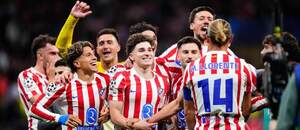 Postupová radosť hráčov Atlético Madrid po štvrťfinálovej odvete s Barcelonou na štadióne Riyadh Air Metropolitano