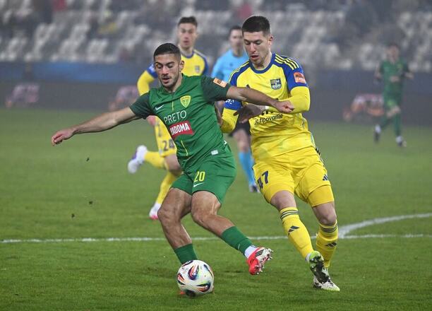 Žilina vs. Košice. Na fotke Kristián Bari (Žilina) a&nbsp;Leonardo Lukačević (Košice).