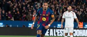 Barcelona vs. Osasuna. Na fotke Raphinha oslavuje gól.