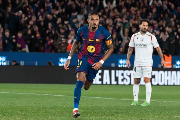 Barcelona vs. Osasuna. Na fotke Raphinha oslavuje gól.
